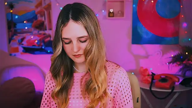 Snapshot of DeboraLarson chatting on 24, 12, 2024 DeboraLarson online show from 24, 12, 2024