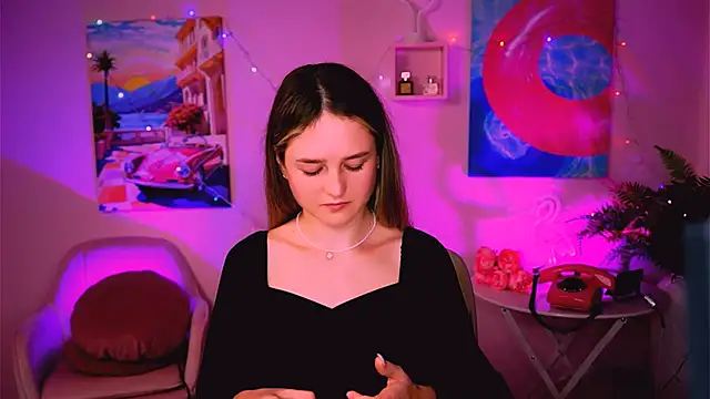 Snapshot of DeboraLarson chatting on 6, 1, 2025 DeboraLarson online show from 6, 1, 2025