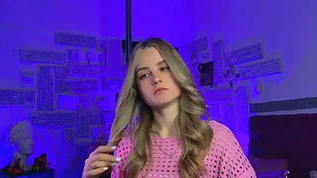 Snapshot of DeboraLarson chatting on 13, 3, 2025 DeboraLarson online show from 13, 3, 2025