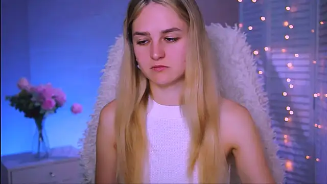 Snapshot of DeboraLarson chatting on 3, 10, 2025 DeboraLarson online show from 3, 10, 2025