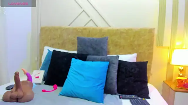 ashley  foxx  online show from 19, 11, 2025