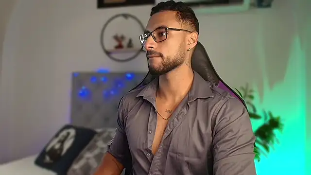 LiamGarcia1 online show from 24, 12, 2024