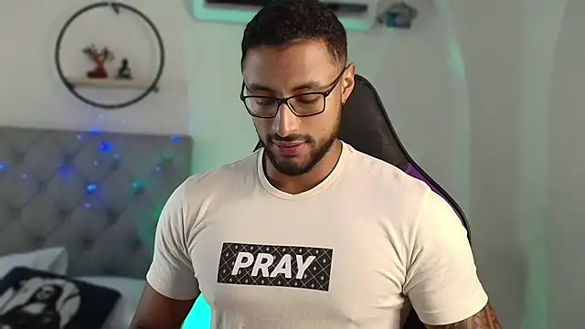 LiamGarcia1 online show from 25, 12, 2024