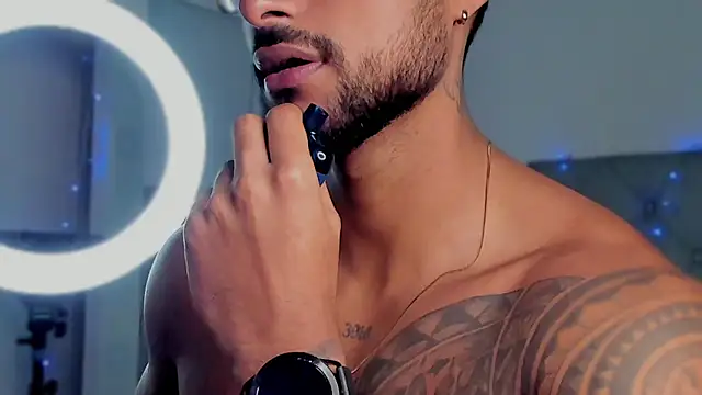 LiamGarcia1 online show from 2, 1, 2025