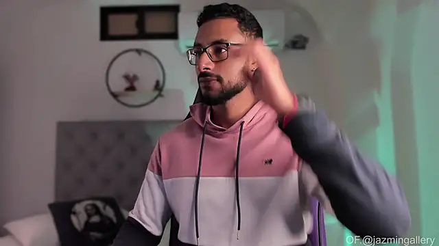 LiamGarcia1 online show from 5, 1, 2025