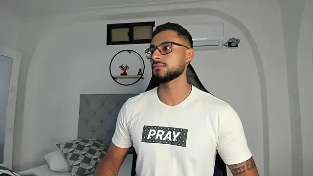 LiamGarcia1 online show from 8, 1, 2025