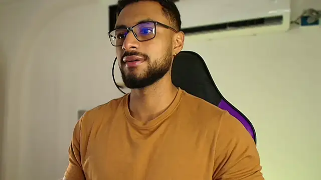 LiamGarcia1 online show from 13, 1, 2025