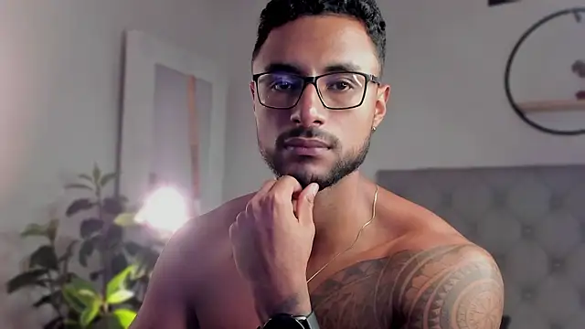 LiamGarcia1 online show from 1, 2, 2025