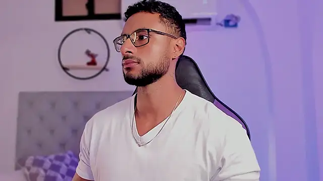 LiamGarcia1 online show from 4, 2, 2025