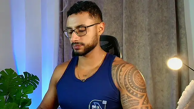 LiamGarcia1 online show from 28, 2, 2025