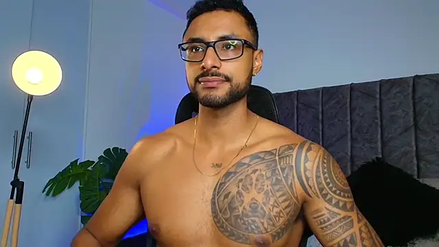 LiamGarcia1 online show from 29, 10, 2025