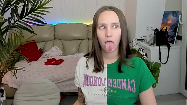 HotCaramellsTV online show from 2, 3, 2025