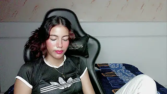 Snapshot of dayanita_hot_ chatting on 8, 2, 2025 dayanita hot online show from 8, 2, 2025