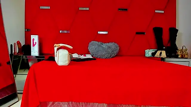 Snapshot of AmiraDulcee chatting on 1, 12, 2025 AmiraDulcee online show from 1, 12, 2025