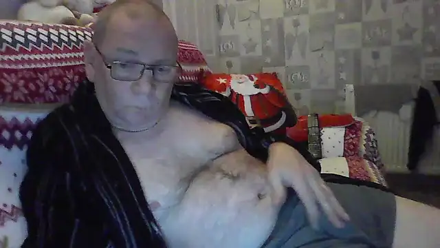 Snapshot of gibbo62 chatting on 13, 12, 2024 gibbo62 online show from 13, 12, 2024