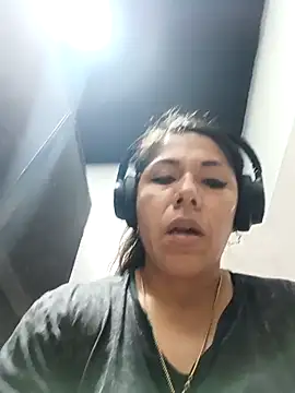 Karenn12 online show from 10, 10, 2025