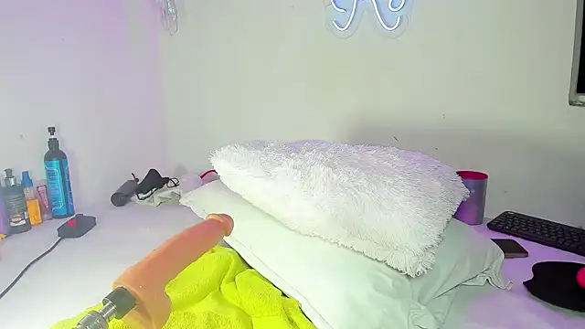 Snapshot of kyliestteel chatting on 15, 12, 2024 kyliestteel online show from 15, 12, 2024