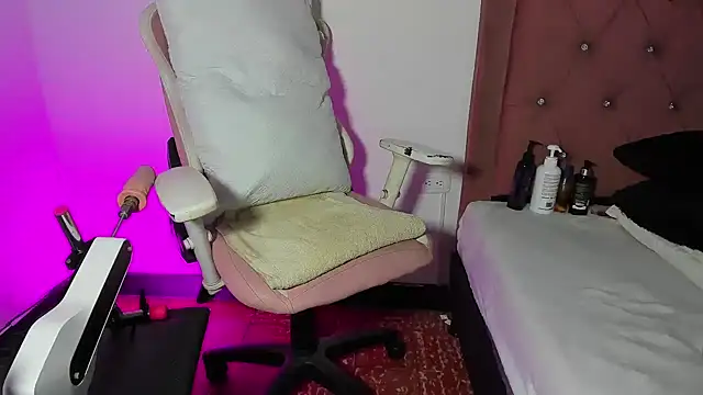 Snapshot of kyliestteel chatting on 24, 2, 2025 kyliestteel online show from 24, 2, 2025