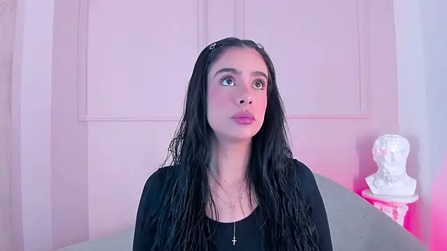 Snapshot of victoria_milann chatting on 26, 11, 2025 victoria milann online show from 26, 11, 2025