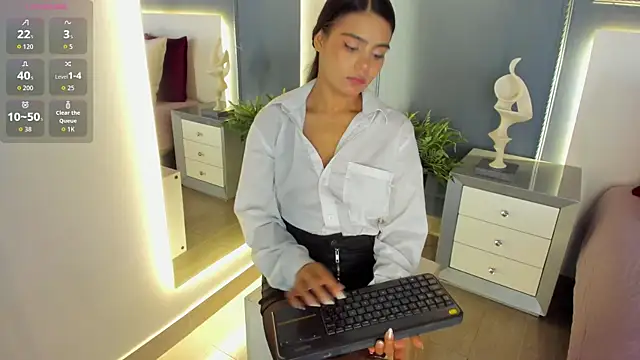 Snapshot of IvyEllis chatting on 5, 11, 2025 IvyEllis online show from 5, 11, 2025