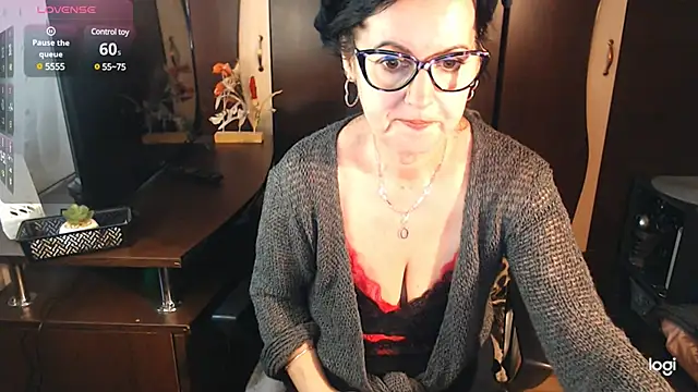 Snapshot of exymilf_ chatting on 5, 2, 2025 exymilf online show from 5, 2, 2025