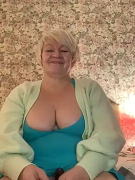 Snapshot of Laura_Millf chatting on 12, 1, 2025 Laura Millf online show from 12, 1, 2025