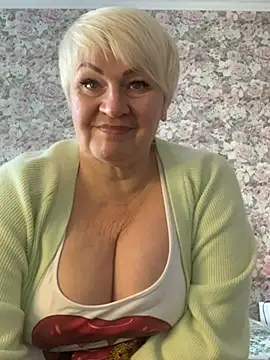 Snapshot of Laura_Millf chatting on 5, 2, 2025 Laura Millf online show from 5, 2, 2025