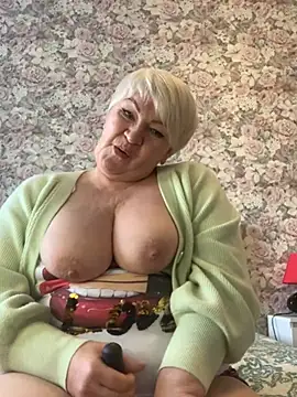 Snapshot of Laura_Millf chatting on 5, 2, 2025 Laura Millf online show from 5, 2, 2025