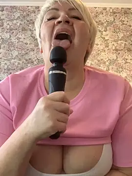 Snapshot of Laura_Millf chatting on 13, 2, 2025 Laura Millf online show from 13, 2, 2025