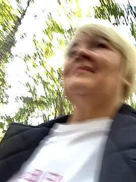 Snapshot of Laura_Millf chatting on 28, 9, 2025 Laura Millf online show from 28, 9, 2025