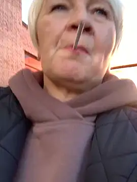 Snapshot of Laura_Millf chatting on 29, 9, 2025 Laura Millf online show from 29, 9, 2025