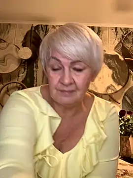 Snapshot of Laura_Millf chatting on 8, 11, 2025 Laura Millf online show from 8, 11, 2025