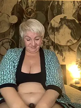 Snapshot of Laura_Millf chatting on 30, 11, 2025 Laura Millf online show from 30, 11, 2025