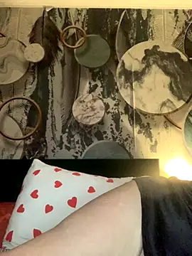 Snapshot of Laura_Millf chatting on 2, 12, 2025 Laura Millf online show from 2, 12, 2025