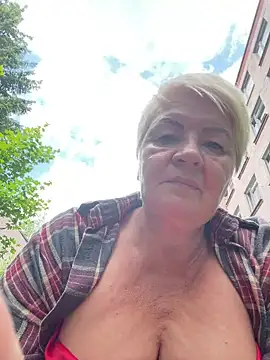 Snapshot of Laura_Millf chatting on 29, 6, 2026 Laura Millf online show from 29, 6, 2026