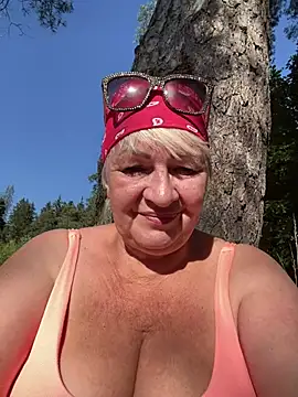 Snapshot of Laura_Millf chatting on 17, 7, 2026 Laura Millf online show from 17, 7, 2026