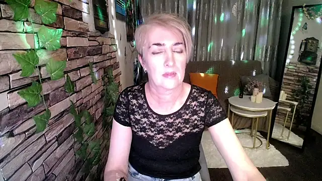 Hot Girl87 online show from 8, 12, 2024