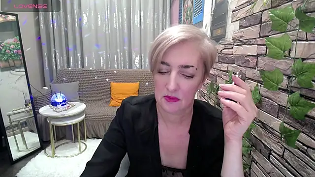 Hot Girl87 online show from 5, 2, 2025