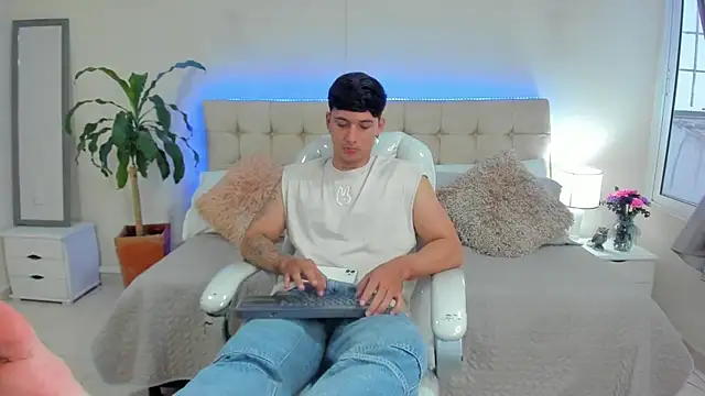 Snapshot of Damian23__ chatting on 10, 1, 2025 Damian23 online show from 10, 1, 2025