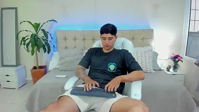 Snapshot of Damian23__ chatting on 11, 1, 2025 Damian23 online show from 11, 1, 2025