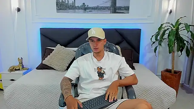 Snapshot of Damian23__ chatting on 2, 12, 2025 Damian23 online show from 2, 12, 2025