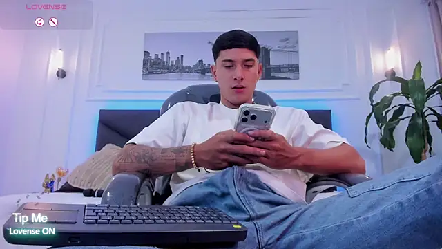 Snapshot of Damian23__ chatting on 22, 12, 2025 Damian23 online show from 22, 12, 2025