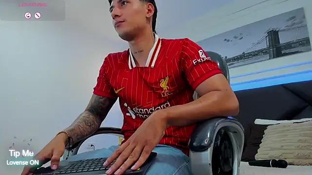 Snapshot of Damian23__ chatting on 5, 1, 2026 Damian23 online show from 5, 1, 2026