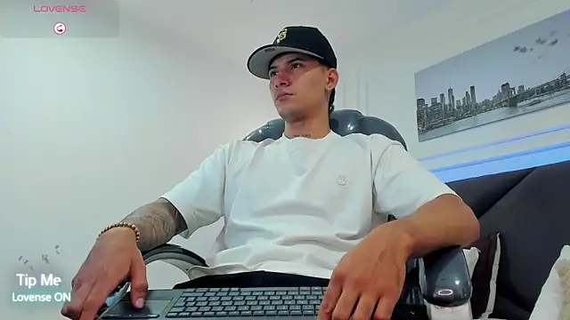 Snapshot of Damian23__ chatting on 7, 1, 2026 Damian23 online show from 7, 1, 2026