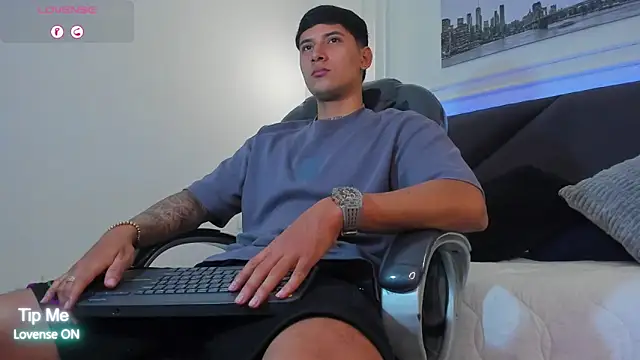 Snapshot of Damian23__ chatting on 4, 2, 2026 Damian23 online show from 4, 2, 2026