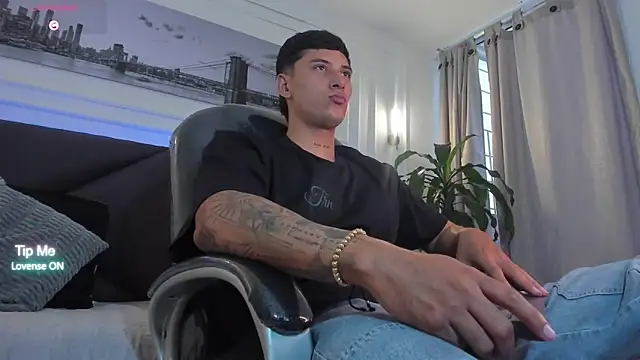 Snapshot of Damian23__ chatting on 1, 3, 2026 Damian23 online show from 1, 3, 2026