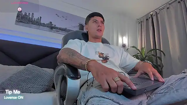 Snapshot of Damian23__ chatting on 15, 3, 2026 Damian23 online show from 15, 3, 2026