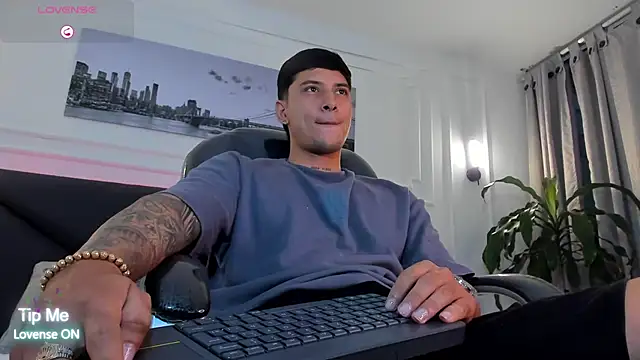 Snapshot of Damian23__ chatting on 18, 3, 2026 Damian23 online show from 18, 3, 2026