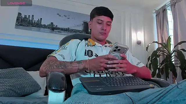 Snapshot of Damian23__ chatting on 27, 3, 2026 Damian23 online show from 27, 3, 2026