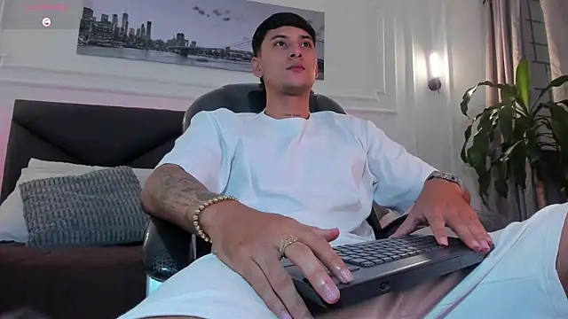 Snapshot of Damian23__ chatting on 1, 4, 2026 Damian23 online show from 1, 4, 2026